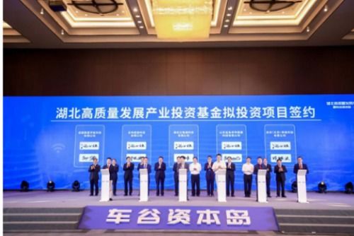 洞酩醬酒 制定洞藏標(biāo)準(zhǔn) 創(chuàng)新發(fā)展模式,引領(lǐng)醬酒投資熱潮